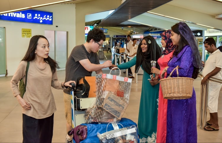 tourists greeted at airport