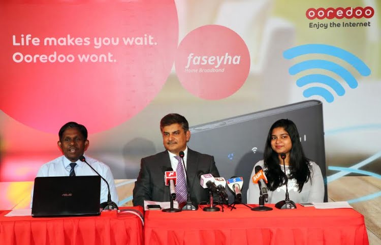 Ooredoo Maldives' CEO Najib Khan (C) and other company officials pictured at the launching of "Faseyha Home Broadband". PHOTO/OOREDOO