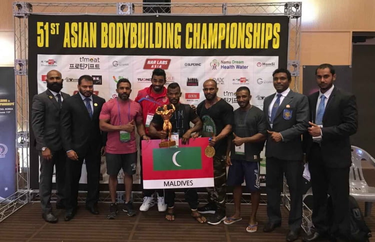 Shaaheen Ibrahim Didi (C) pictured with the trophy after he won the gold medal at the 51st Asian Bodybuilding and Physique Sports Championships 2017.