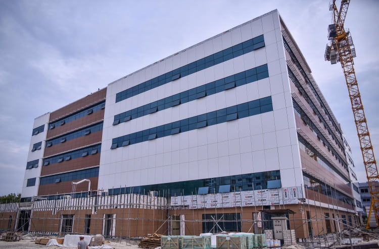 Tree Top Hospital being developed in Hulhumale. PHOTO: HUSSAIN WAHEED/MIHAARU