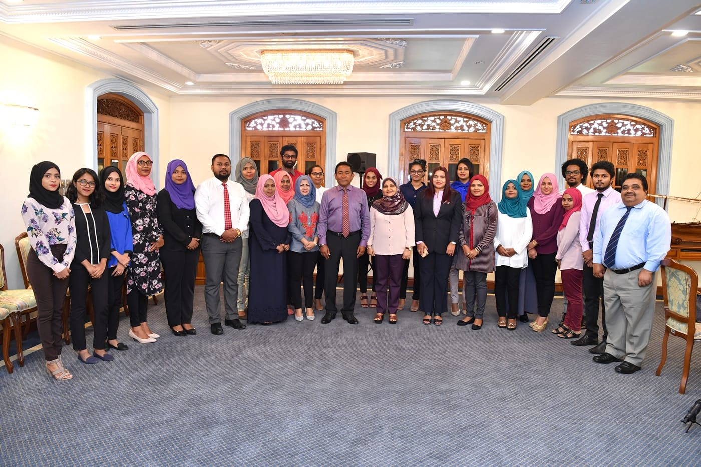 President and First Lady meet with the Maldivian delegation of the “First South Asian Youth Summit 2017” – Press Releases