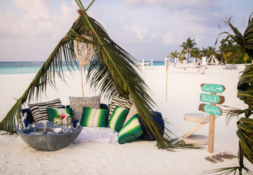 Kanuhura_Iru_Bar_gypset_teepee_mojito_station__3__detail