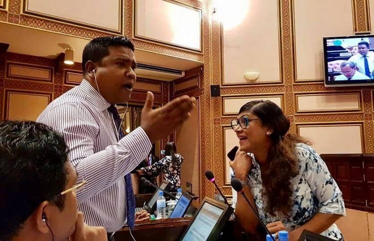 Hoarafushi MP Mohamed Ismail (L) speaking at Tuesday's parliament sitting with Machangoalhi-North MP Mariya Didi (R) speaking over him --