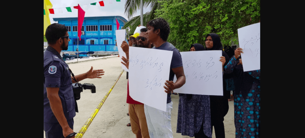 Court orders removal of opposition banners ahead of Yameen visit