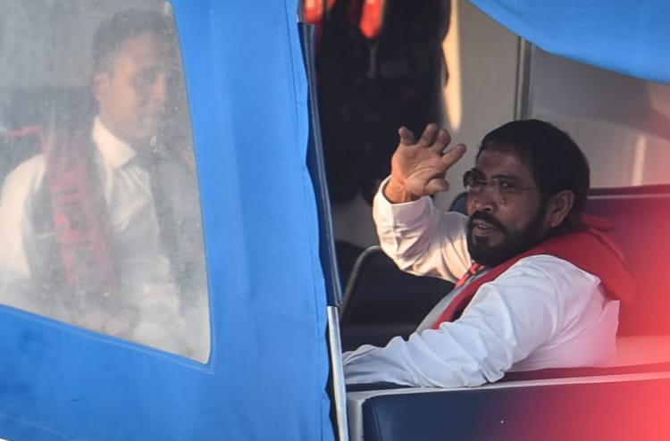 JP leader Qasim Ibrahim being taken back to Dhoonidhoo where he is kept in Police custody