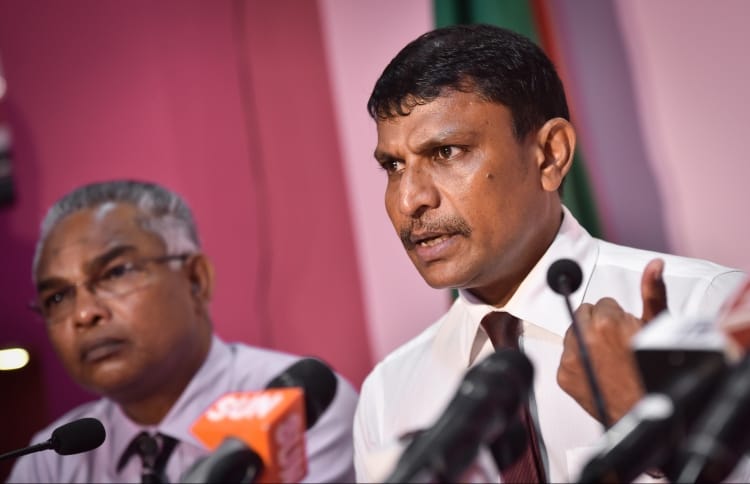PPM's deputy leader and Vilufushi MP Abdullah Riyaz speaking at a press conference held at PPM headquarters in the capital Male. PHOTO / MIHAARU