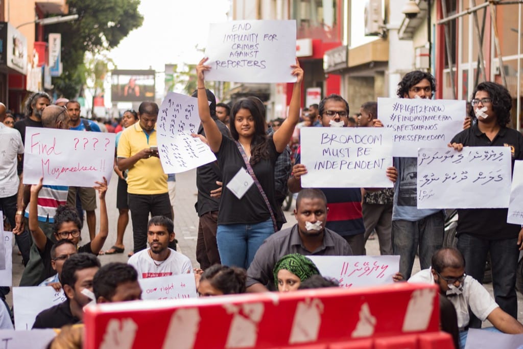 journalists protesting against defamation law