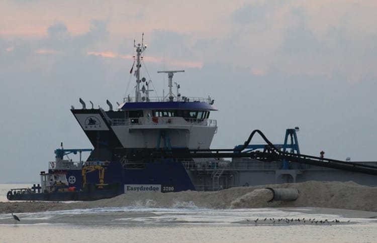 MTCC's dredger "Maha Jarraf" reclaims land for Kulhudhuffushi Airport.