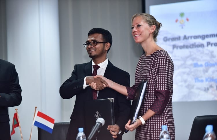 Finance minister Ahmed Munawar (L) and Embassy of Netherlands's deputy head of mission Eva Woersem sign and exchange agreement for RVO to grant USD 10.7 million for the Fuvahmulah coastal protection project.