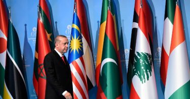 Turkish President Recep Tayyip Erdogan arrives to hold a press conference following the Extraordinary Summit of the Organisation of Islamic Cooperation (OIC) on last week's US recognition of Jerusalem as Israel's capital, on December 13, 2017, in Istanbul. Islamic leaders on December 13 urged the world to recognise occupied East Jerusalem as the capital of Palestine, as Palestinian president Mahmoud Abbas warned the United States no longer had any role to play in the peace process. / AFP PHOTO / YASIN AKGUL