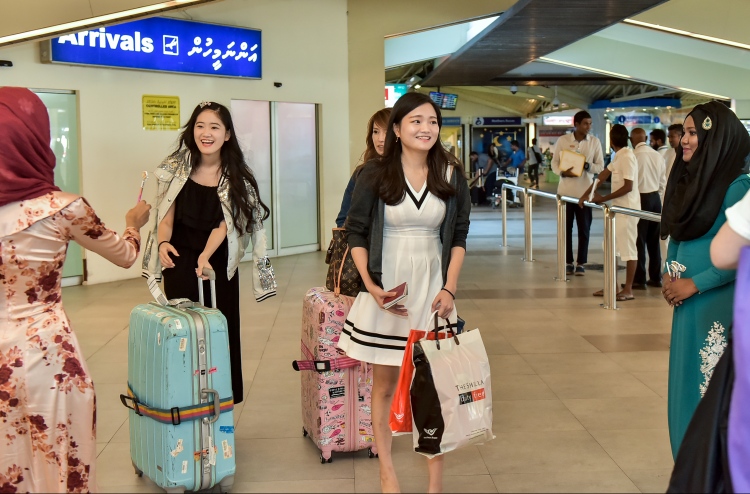 Tourists welcomed at the airport