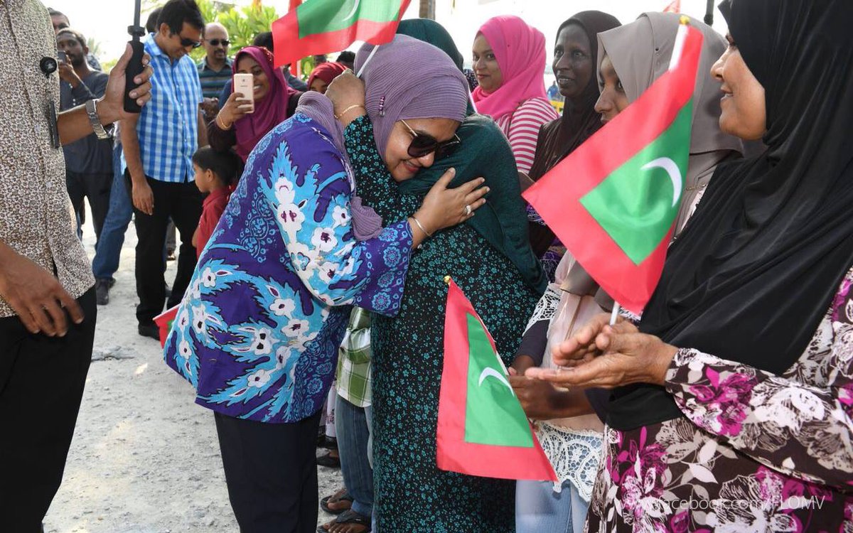 Fathun with island women