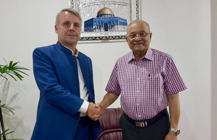 maumoon-1