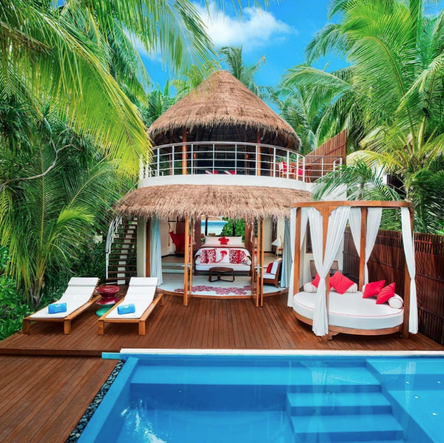 varun-dhawan-new-year-maldives-7-866x864