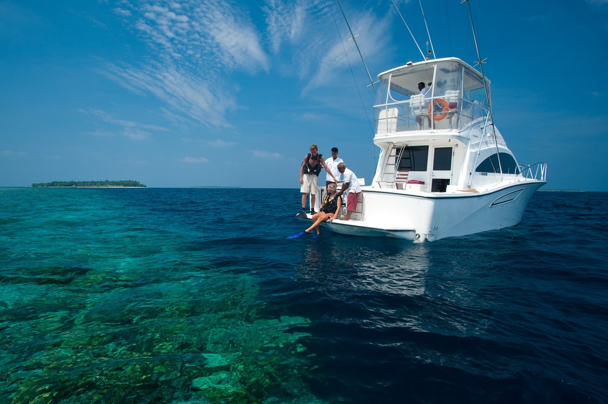Tourist dies in diving accident