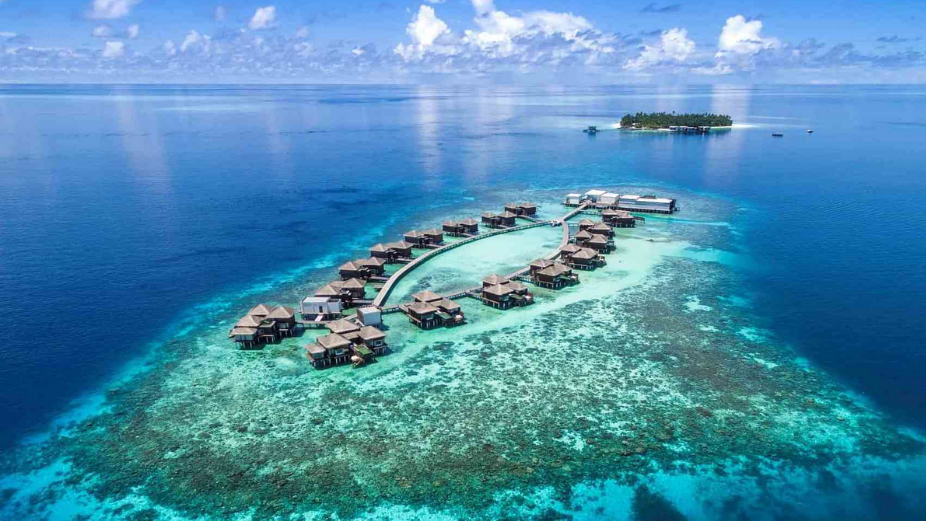 Raffles Maldives Meradhoo Partners with Private Jet Company Vertis Aviation