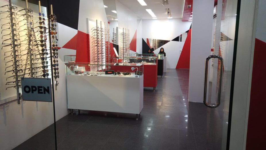 Familiar with ADK Group? Enjoy up to 8% Off with iWear Staff, Family and Friends Discount Promo!