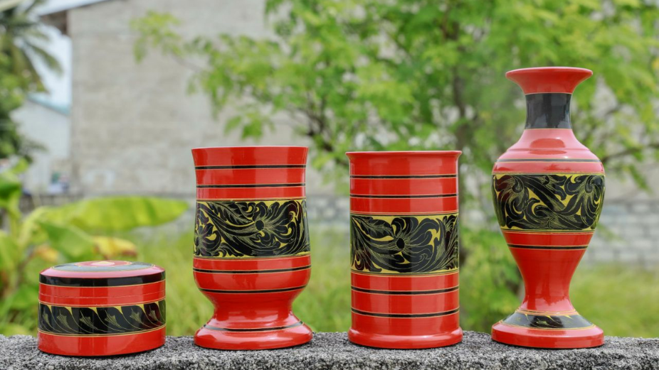 The Lacquer Masters of Thulhaadhoo