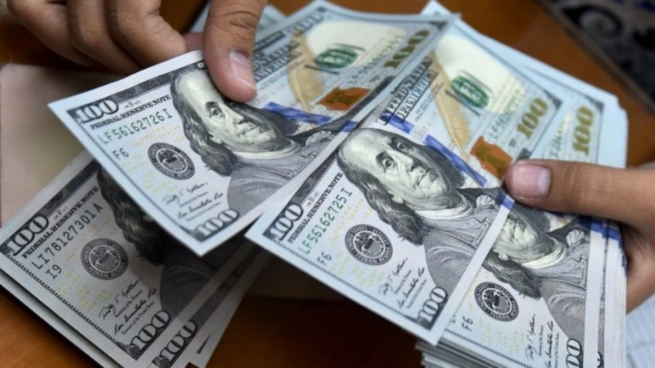 Dollar Price Drops Unexpectedly in Black Market